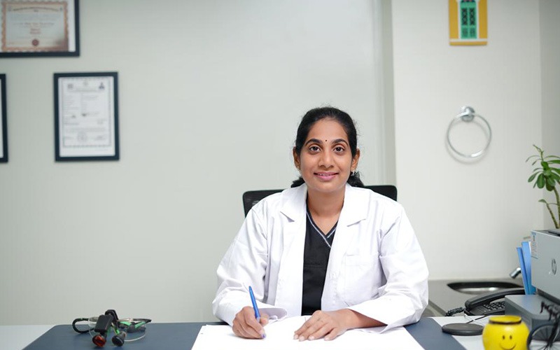Dr. Sravanthi at her desk in the Tooth Matters clinic